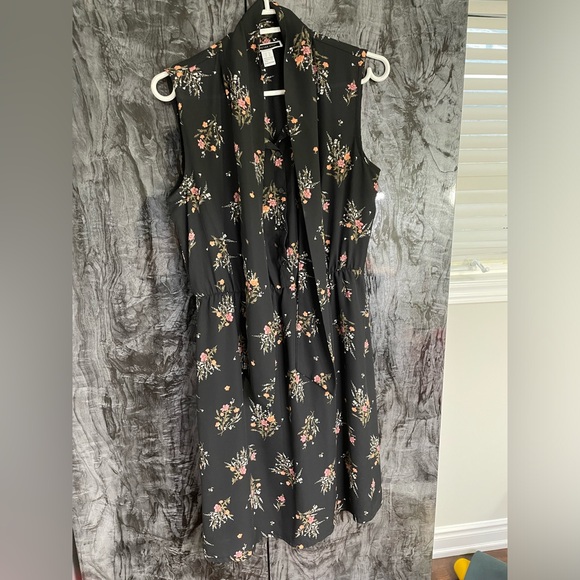 Another Story Medium Black Floral Sleeveless Dress 🌸✨ - Picture 2 of 10